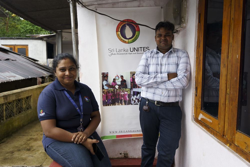 Lehrerin Shanmugaraja Kanishiya mit Mitarbeiter Ulaganathan Shanmuga Priyan (Foto: Christian Nusch)